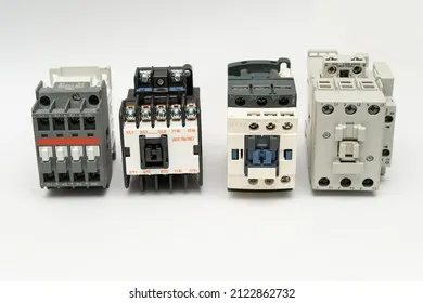 Lee más sobre el artículo Clase 2 – Contactores. Circuito de arranque con autorretención